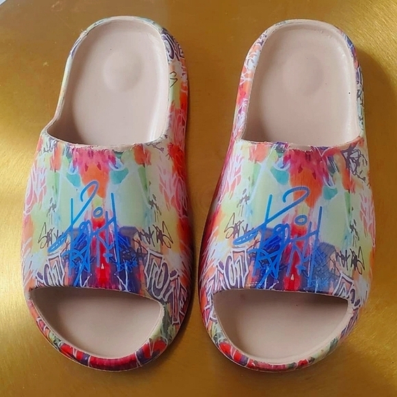 Classic Unisex Fashionable Slide Slippers  Designer Slippers Size 38 🌴 - Picture 1 of 7